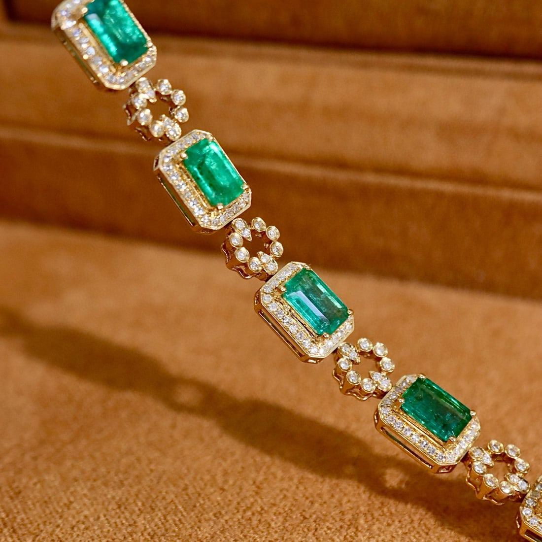14k Gold 4.71 Ctw Natural Emerald & Diamond Bracelet - 5
