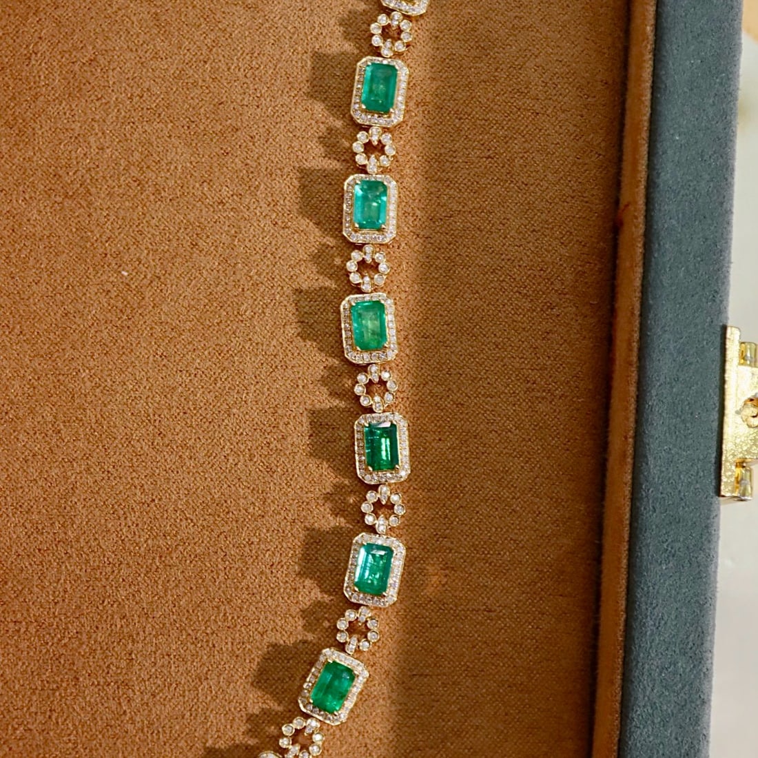 14k Gold 4.71 Ctw Natural Emerald & Diamond Bracelet - 6