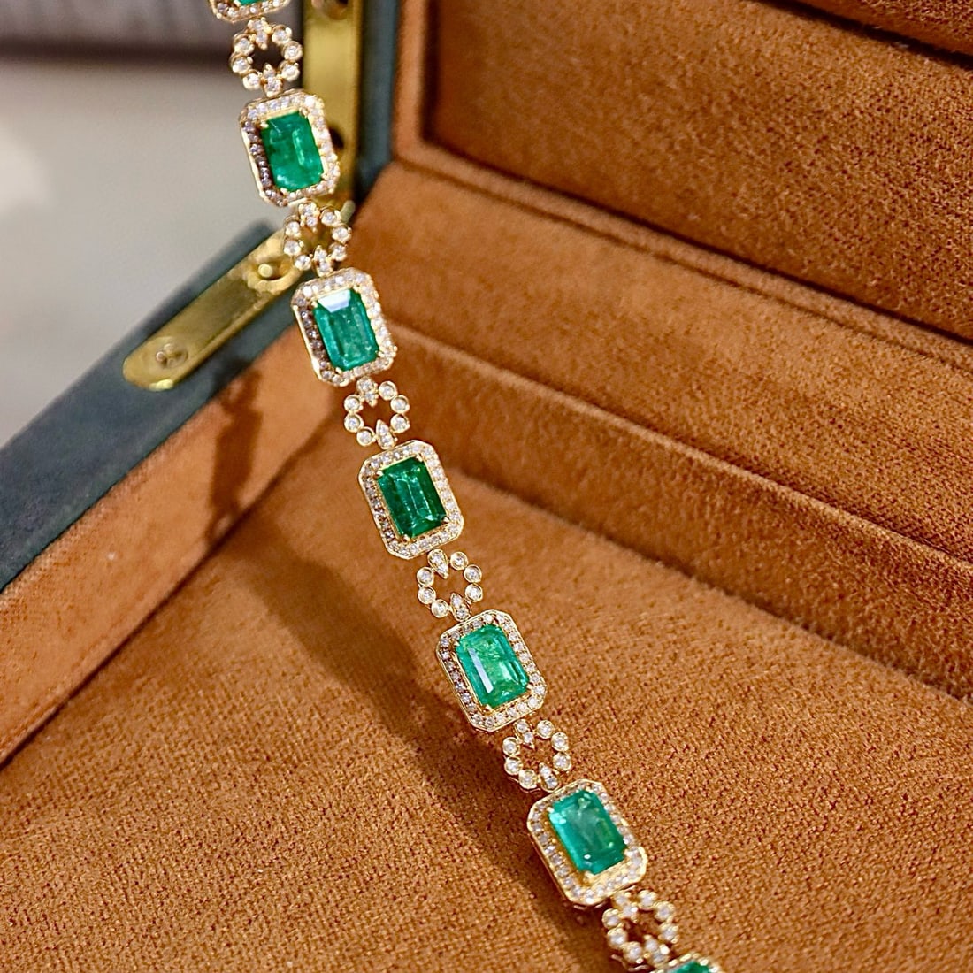 14k Gold 4.71 Ctw Natural Emerald & Diamond Bracelet - 8