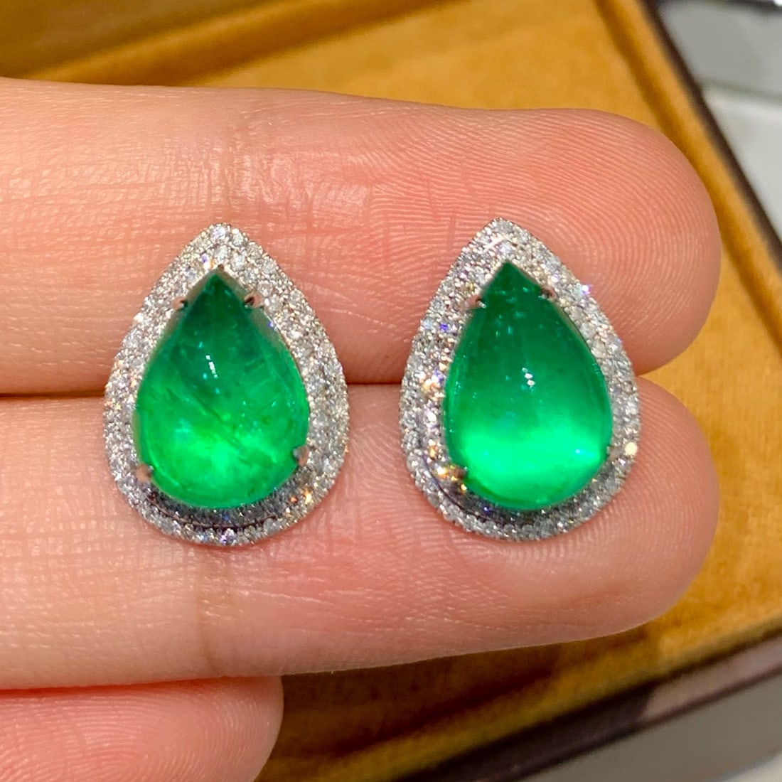 14k Gold 5.6 Ct Natural Emerald & Diamond Earrings: Ref:231046423 // gold content:14k gold // main gemstone:emerald // shape:pear // carat weight:5. 6ct // color:green // treatment:natural // // adjacent gemstone 2 : diamond // shape:round // clarity g