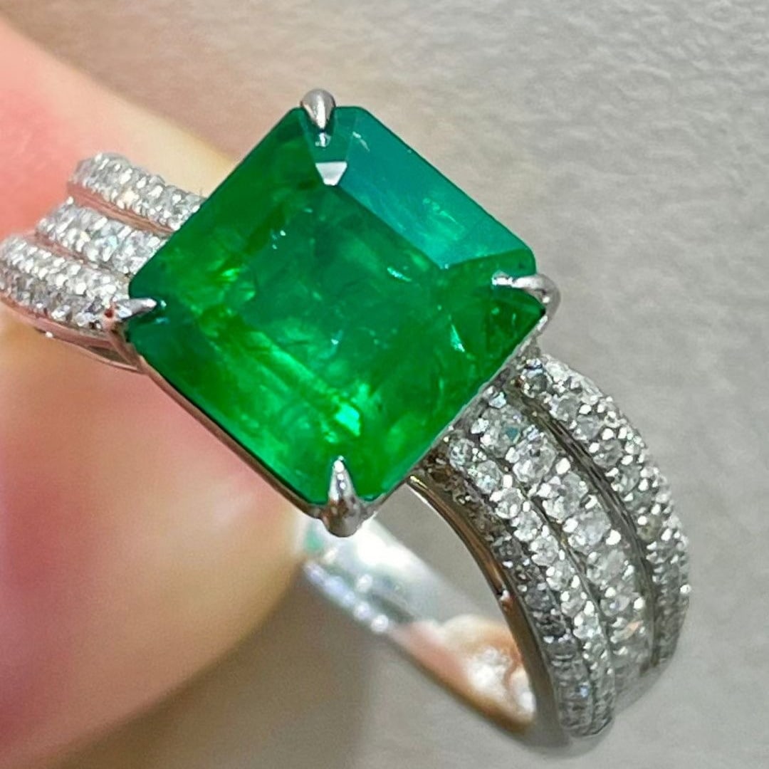 14k Gold 2.5 Ct Vivid Green Natural Emerald & Diamond Ring - 5