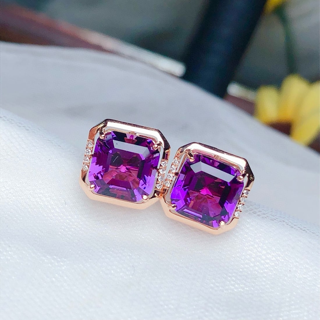 14k Gold 4.85 Ct Natural Amethyst & Diamond Earrings: Ref:231046438 // gold content:14k gold // main gemstone:amethyst // shape:octagonal // carat weight:4. 85ct // color:purple // treatment:natural // // adjacent gemstone 2 : diamond // number of stones