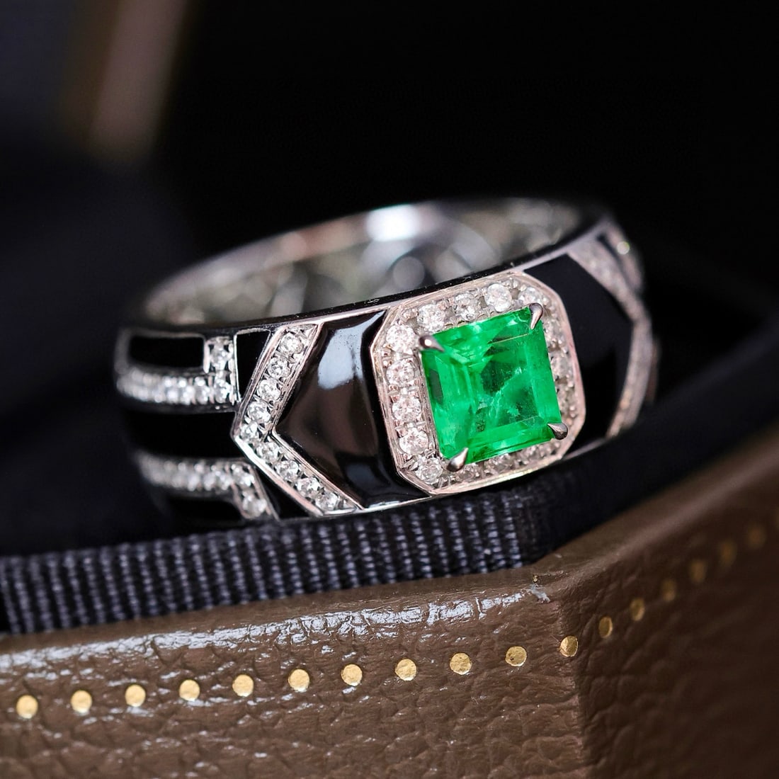 14k Gold 1.17 Ctw Natural Emerald & Diamond Ring - 2