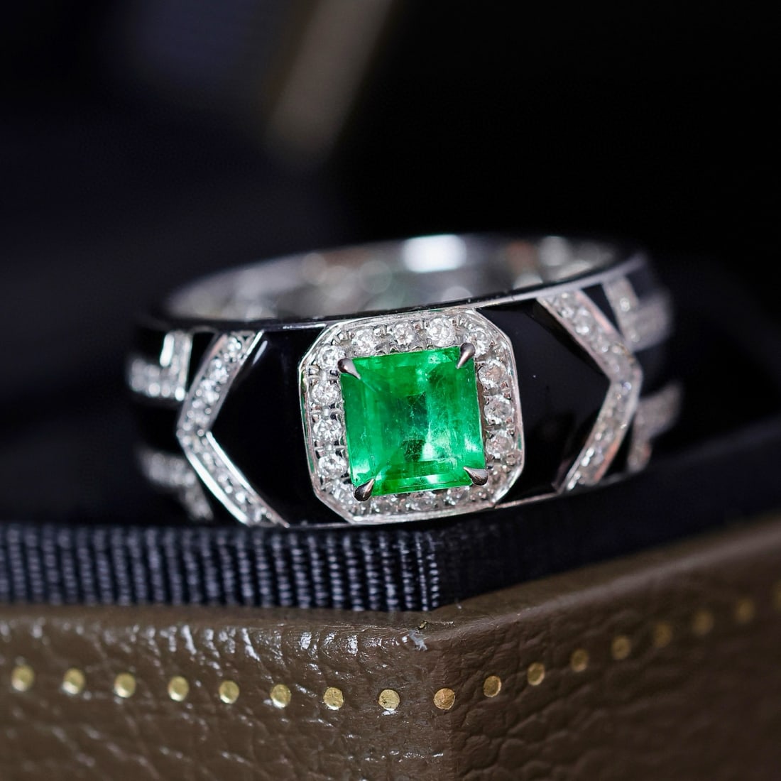 14k Gold 1.17 Ctw Natural Emerald & Diamond Ring - 3