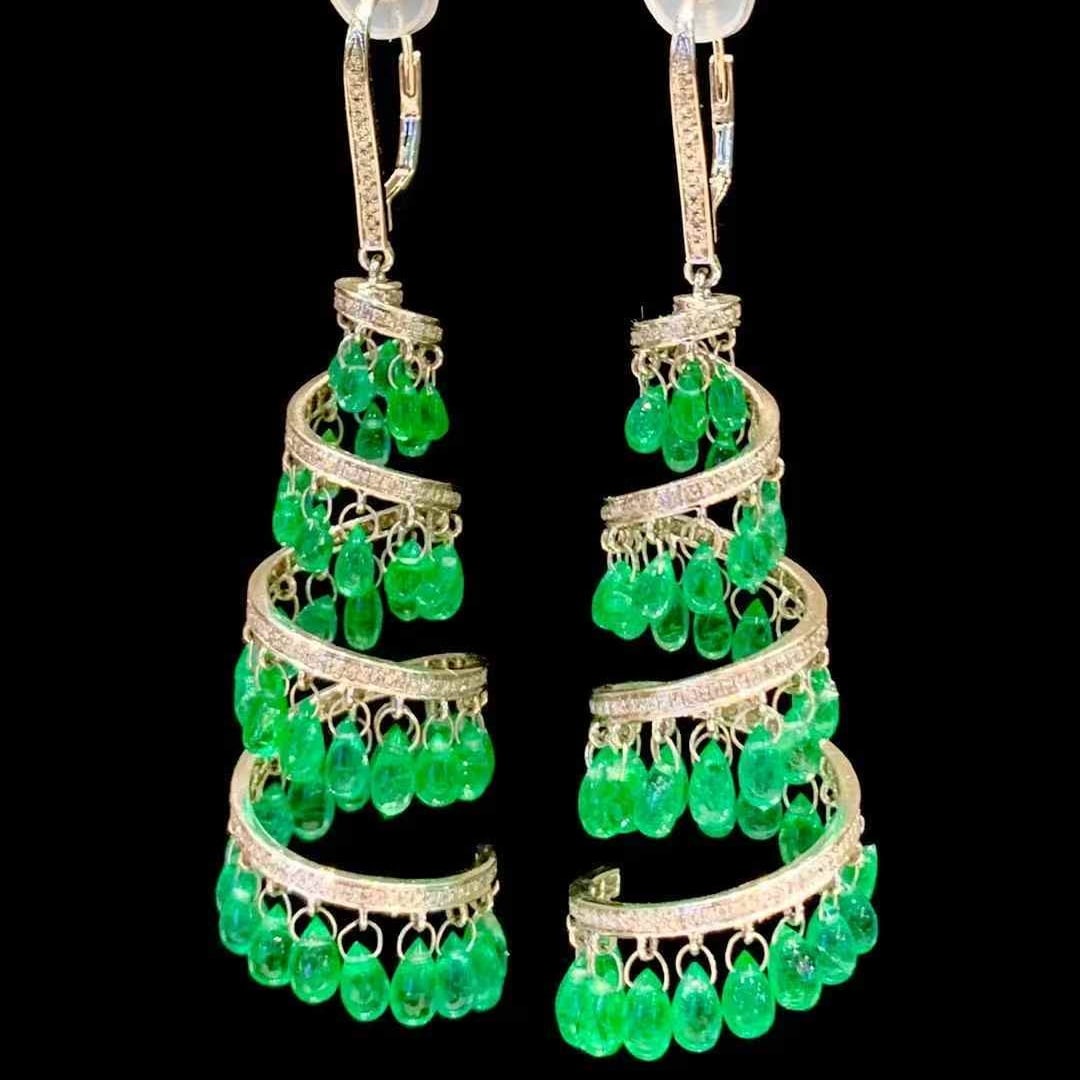 14k Gold 18.8 Ct Natural Emerald & Diamond Earrings: Ref:231047001 // gold content:14k gold // main gemstone:emerald // shape:pear // carat weight:18. 8ct // color:green // treatment:natural // // adjacent gemstone 2 : diamond // shape:round // clarity 