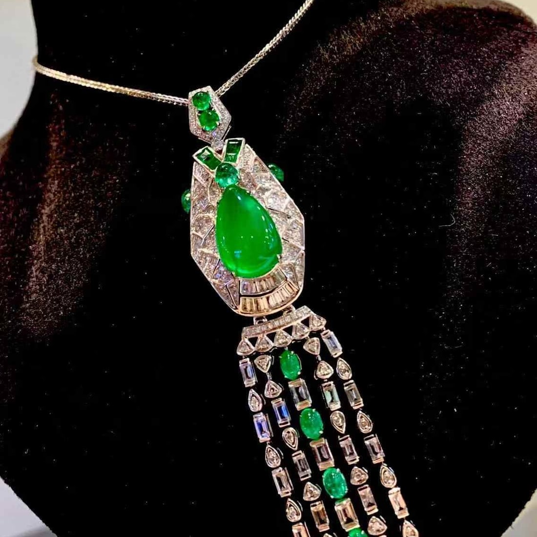 14k Gold 3.6 Ct Natural Emerald & Diamond Necklace - 2