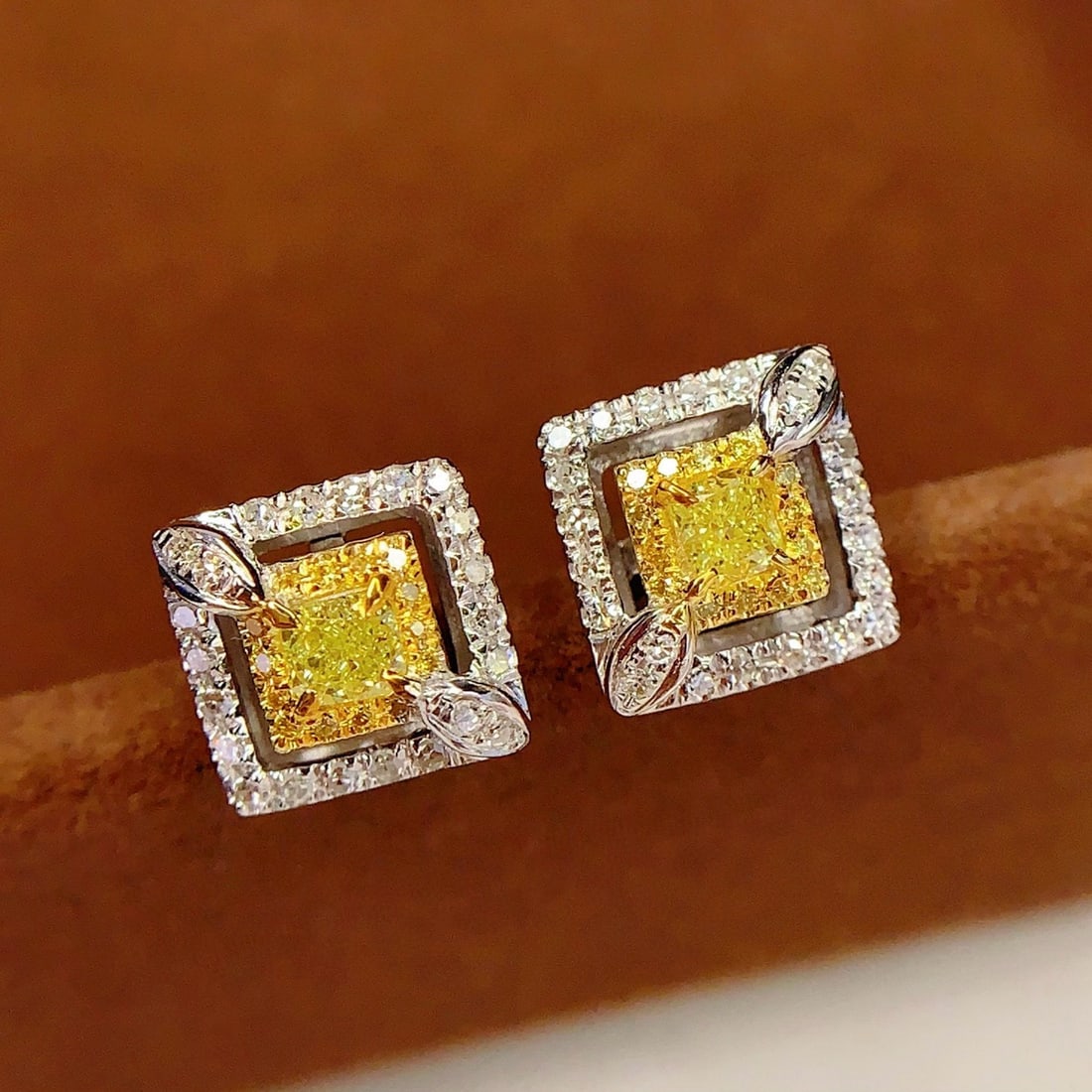14k Gold 0.38 Ct Natural Yellow Diamond & Diamond Earrings - 3