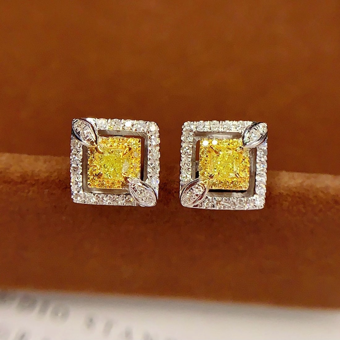 14k Gold 0.38 Ct Natural Yellow Diamond & Diamond Earrings - 4
