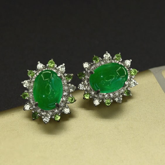 14k Gold 3.20 Ctw Vivid Green Natural Emerald & Diamond Earrings: Ref:231047063 // gold content:14k gold // main gemstone:emerald // shape:oval // carat weight:3. 09ct // color:vivid green // treatment:natural // // adjacent gemstone 2 : diamond // number of