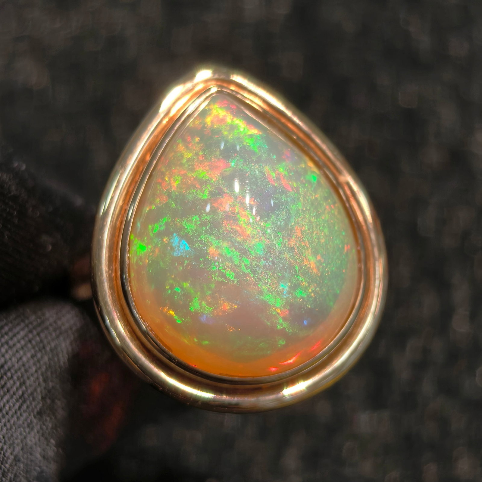 14k Gold 12.07 Ct Natural Opal Ring: Ref:231047067 // gold content:14k gold // ring size:7. 25us // // main gemstone:opal // shape:pear // carat weight:12. 07ct // color:color // treatment:natural // Low Estimate: 5500 Condition: New Hig