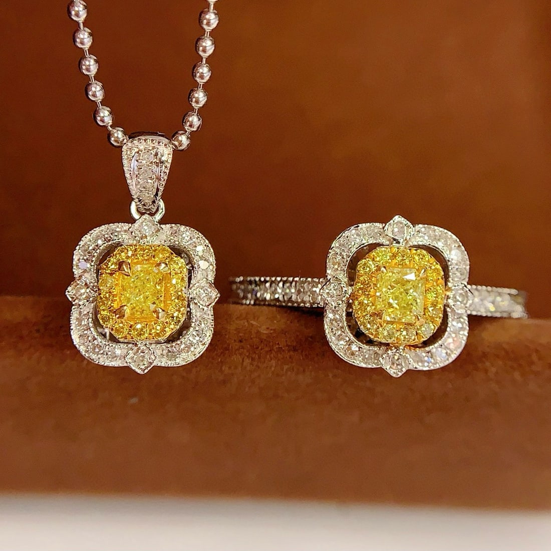 14k Gold 0.54 Ct Natural Yellow Diamond & Diamond Jewelry Set - 2