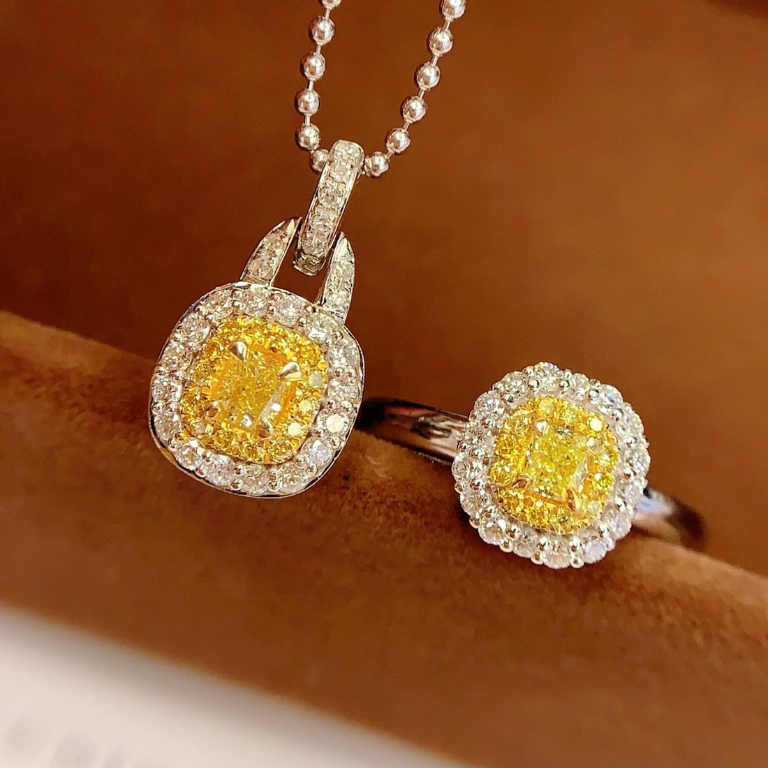 14k Gold 0.55 Ct Natural Yellow Diamond & Diamond Jewelry Set - 3
