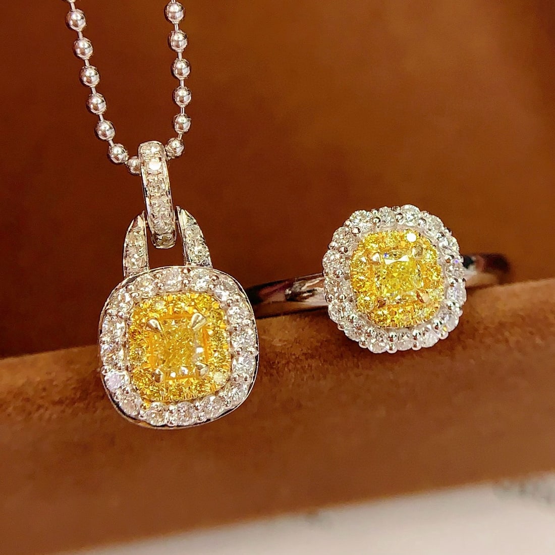 14k Gold 0.55 Ct Natural Yellow Diamond & Diamond Jewelry Set - 5