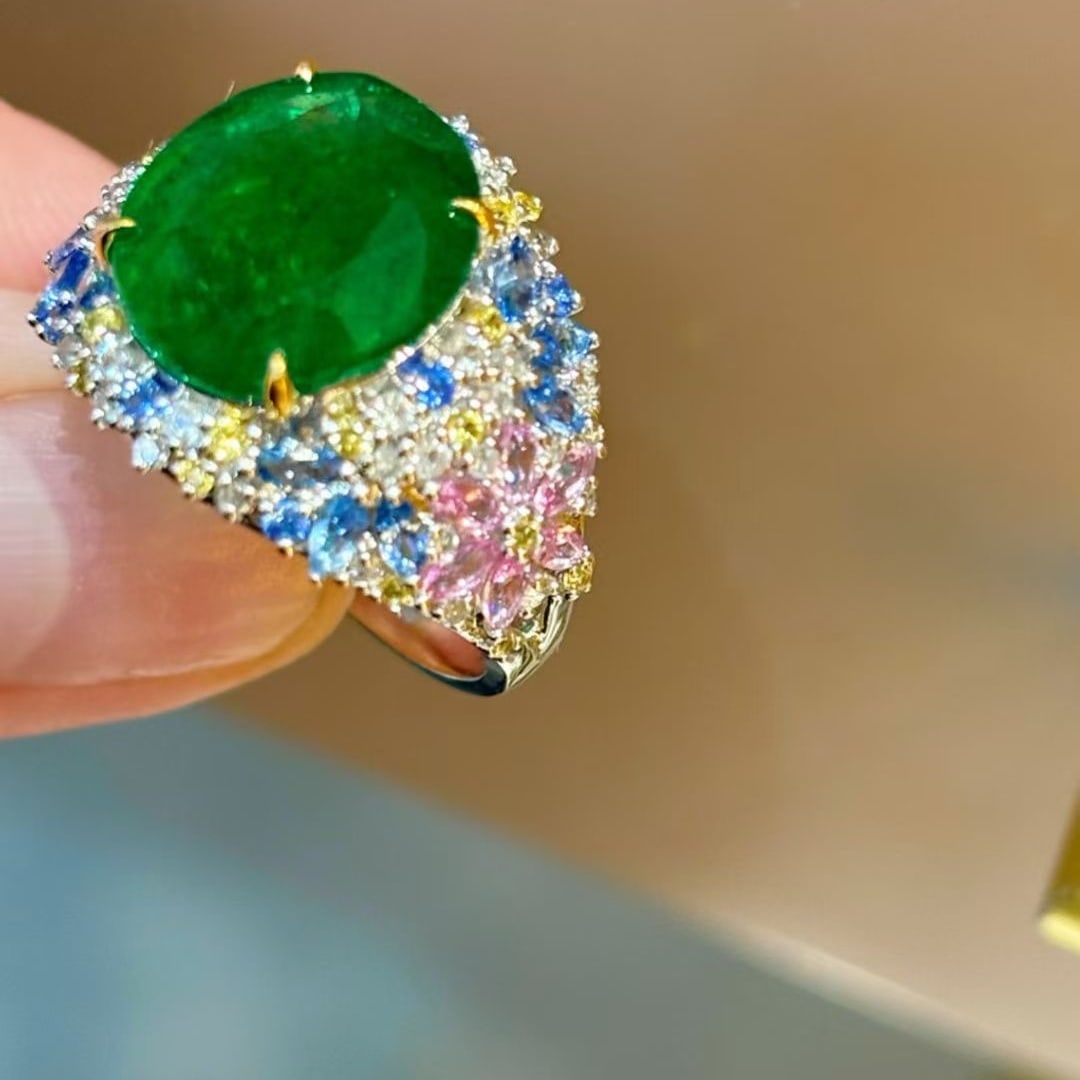 14k Gold 4.65 Ct Vivid Green Natural Emerald & Diamond & Sapphire Ring - 3