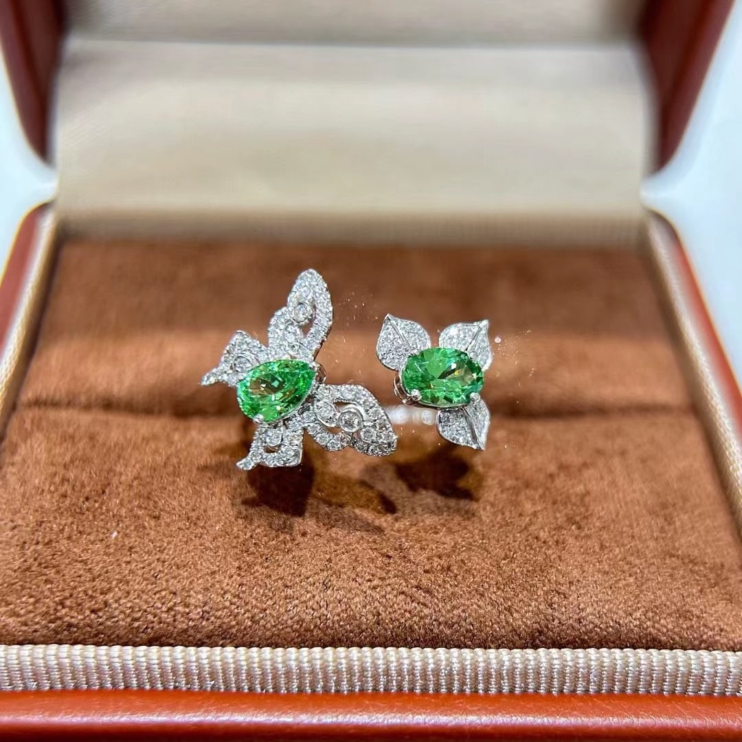 14k Gold 1.33 Ctw Natural Tsavorite & Diamond Ring: Ref:231047167 // gold content:14k gold // ring size:7. 25us // // main gemstone:tsavorite // shape:multiply // carat weight:1. 06ct // color:green // treatment:natural // // adjacent gemstone 2 :
