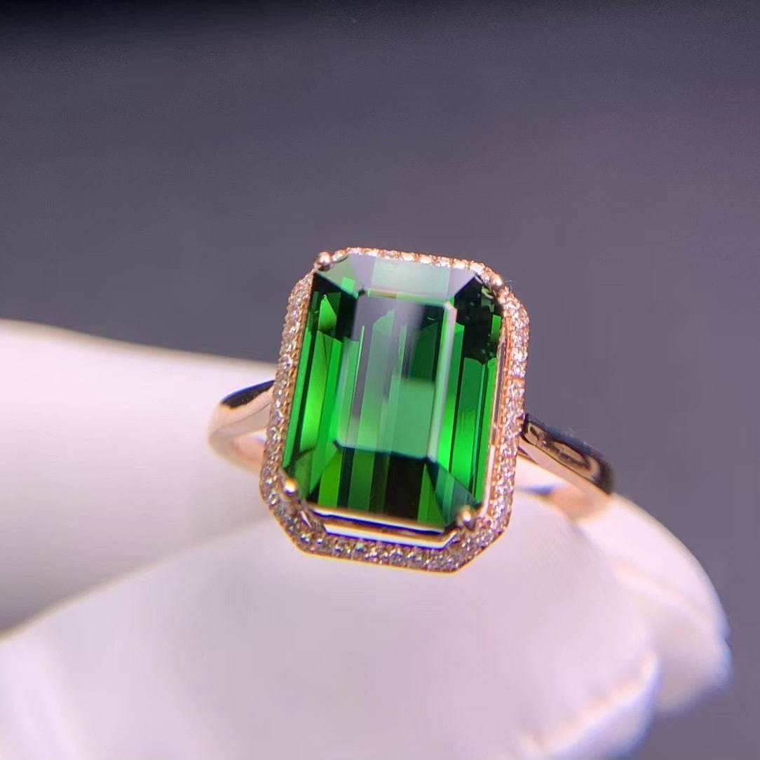 14k Gold 5.66 Ct Natural Tourmaline & Diamond Ring: Ref:231047170 // gold content:14k gold // ring size:7. 25us // // main gemstone:tourmaline // shape:octagonal // carat weight:5. 66ct // color:green // treatment:natural // // adjacent gemstone 2 : di