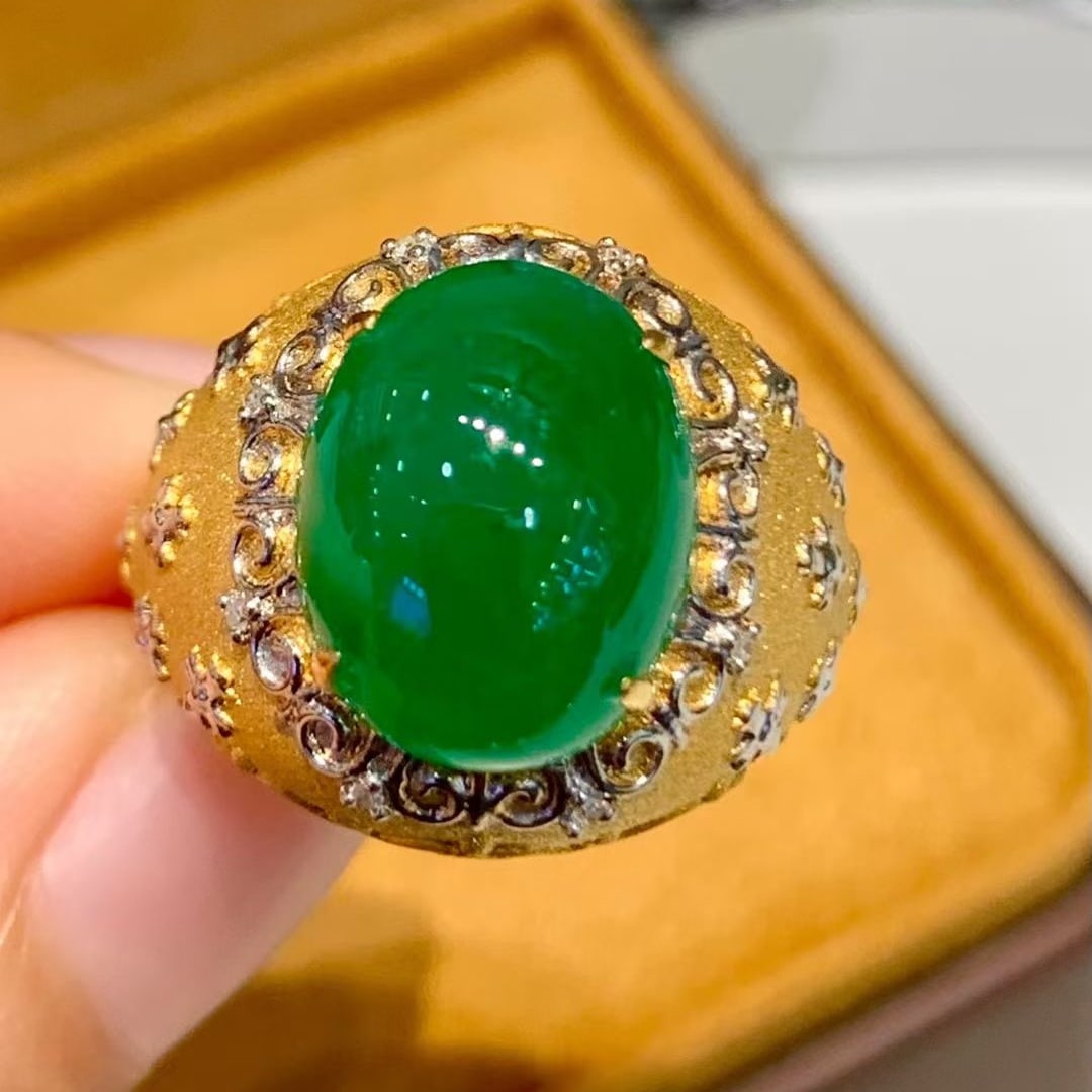 14k Gold 5.95 Ct Vivid Green Natural Emerald & Diamond Ring - 2