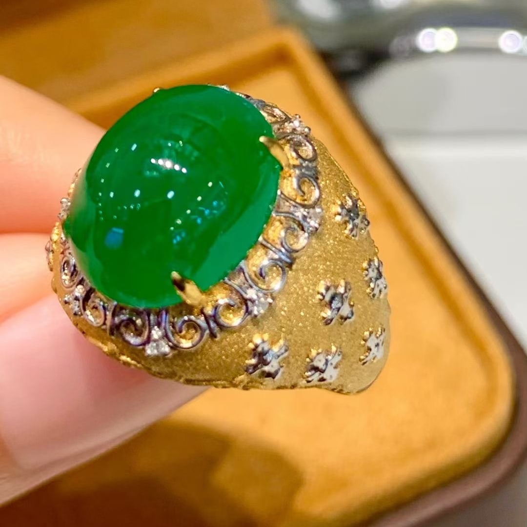 14k Gold 5.95 Ct Vivid Green Natural Emerald & Diamond Ring - 3