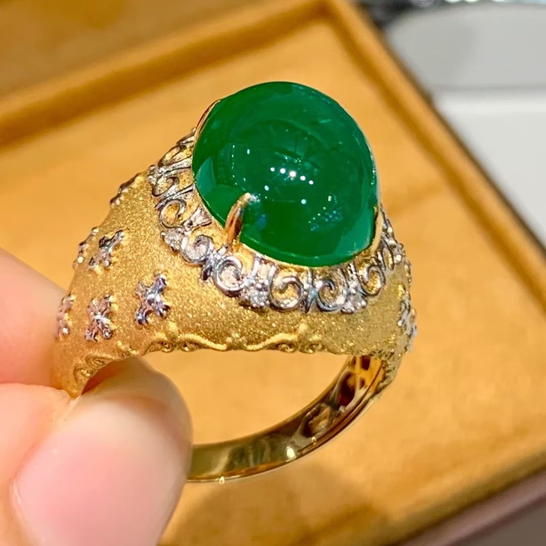 14k Gold 5.95 Ct Vivid Green Natural Emerald & Diamond Ring - 4