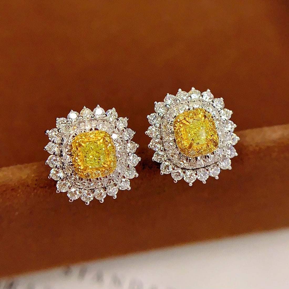 14k Gold 0.42 Ct Natural Yellow Diamond & Diamond Earrings - 3