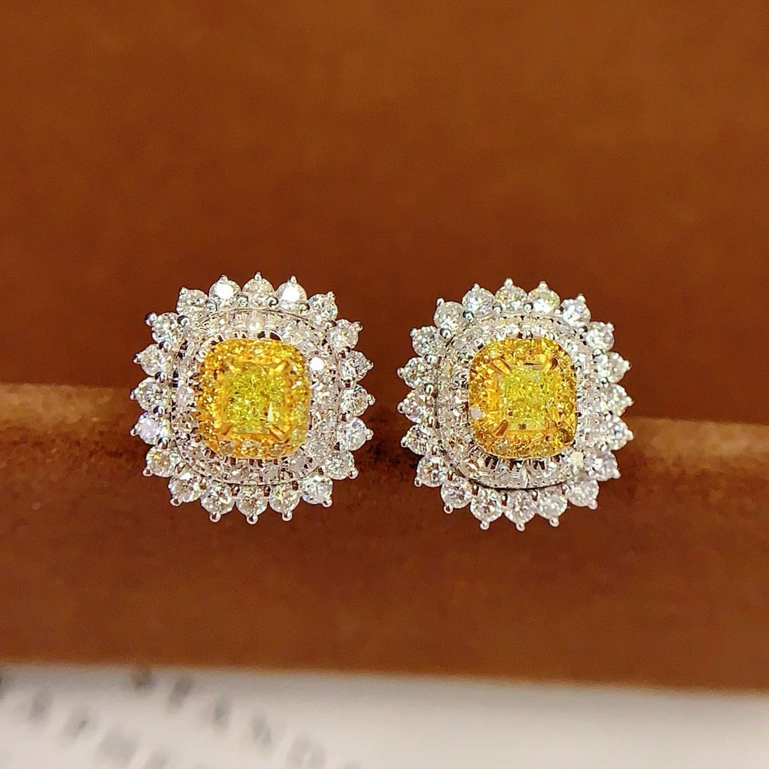 14k Gold 0.42 Ct Natural Yellow Diamond & Diamond Earrings - 4