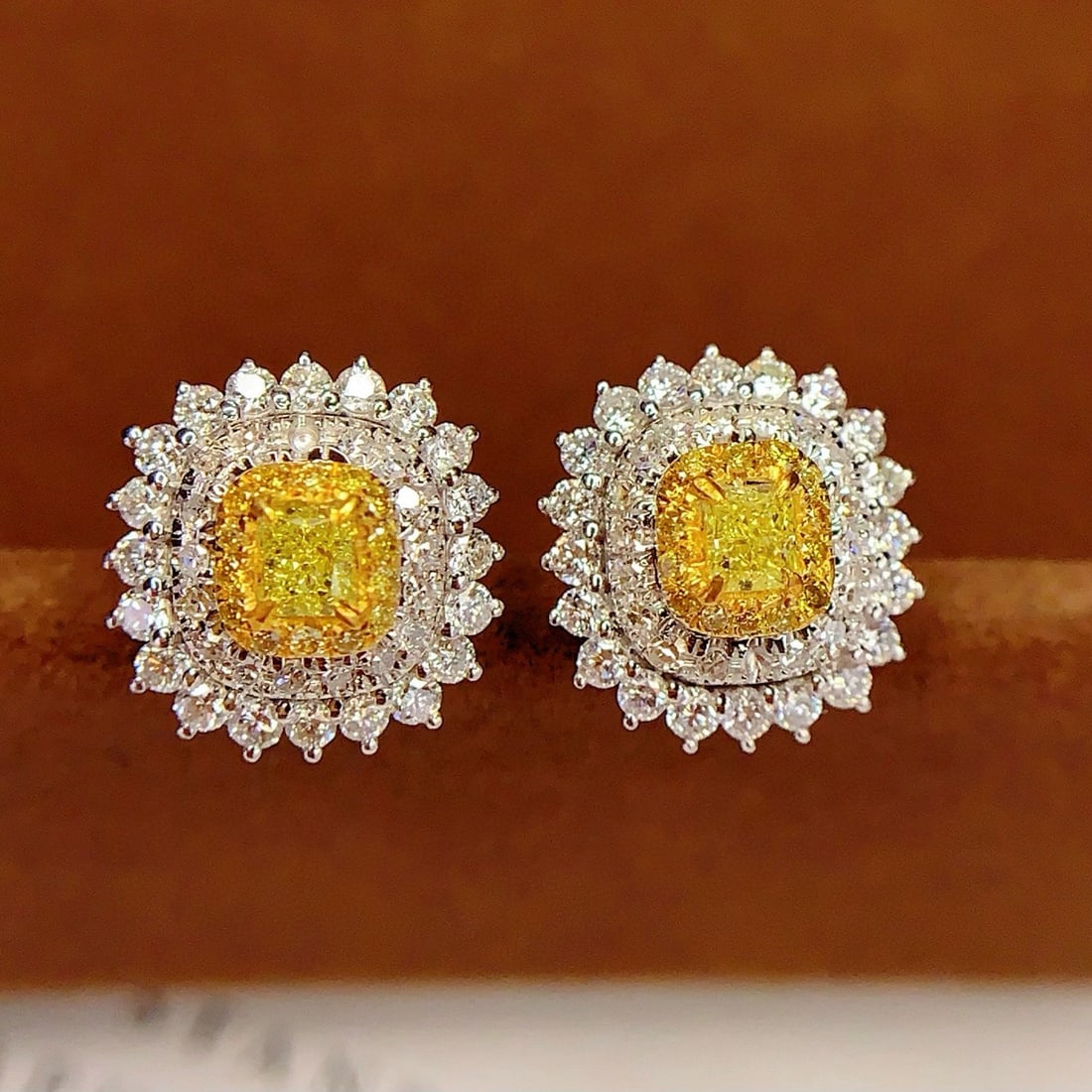 14k Gold 0.42 Ct Natural Yellow Diamond & Diamond Earrings - 6