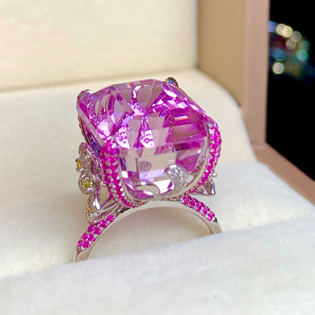 14k Gold 24.55 Ct Natural Kunzite & Diamond Ring - 4