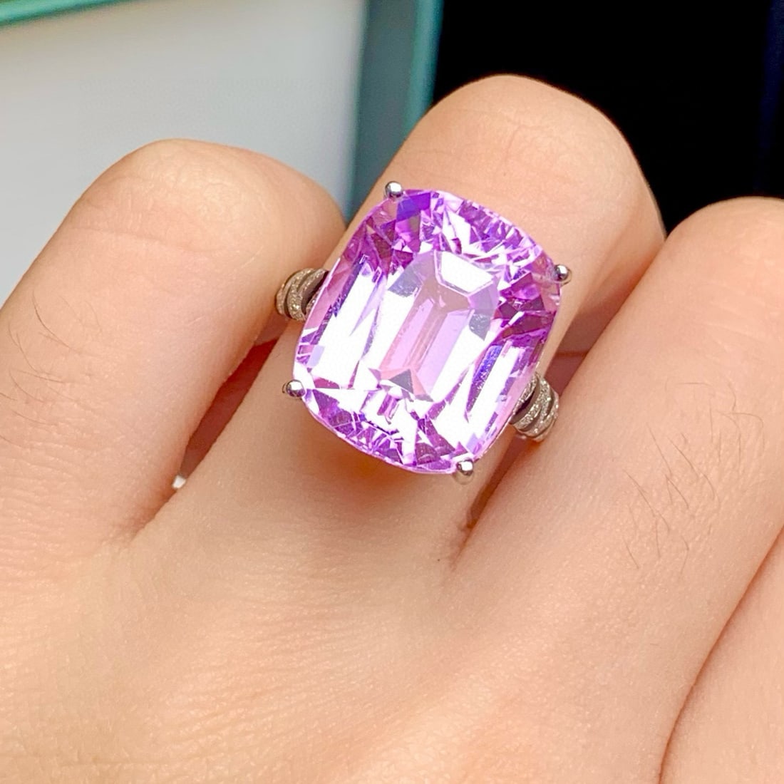 14k Gold 19.6 Ct Natural Kunzite & Diamond Ring - 3