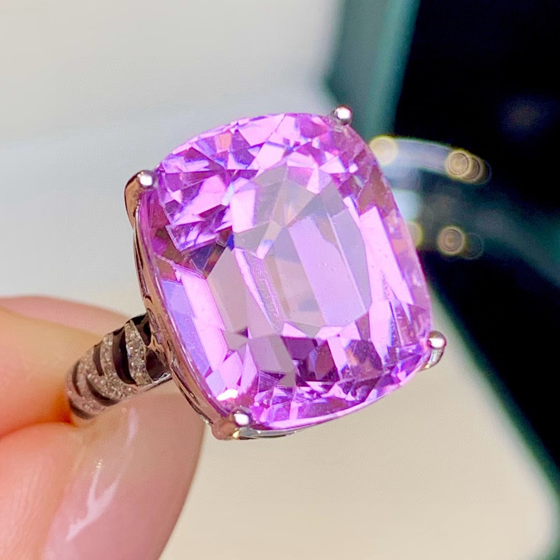 14k Gold 19.6 Ct Natural Kunzite & Diamond Ring - 6