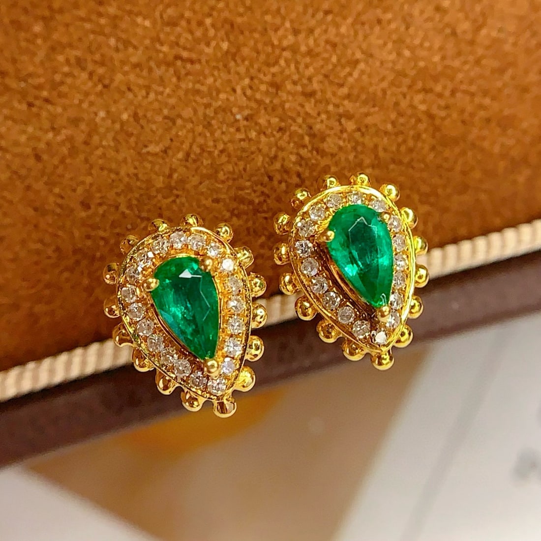 14k Gold 0.6 Ct Vivid Green Natural Emerald & Diamond Earrings - 3