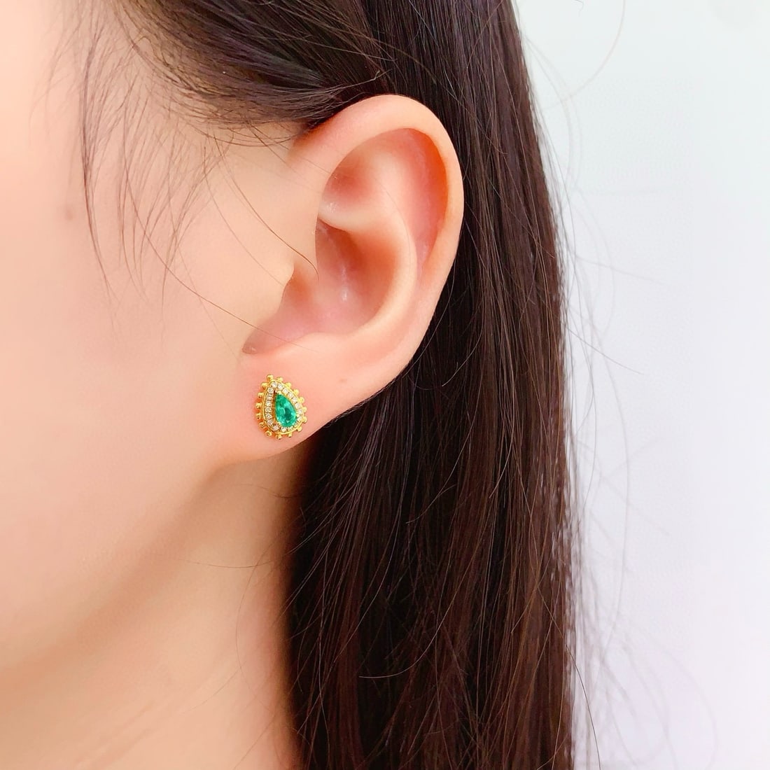 14k Gold 0.6 Ct Vivid Green Natural Emerald & Diamond Earrings - 4