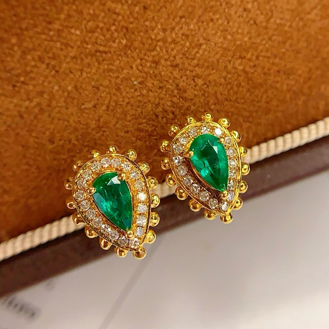 14k Gold 0.6 Ct Vivid Green Natural Emerald & Diamond Earrings - 5