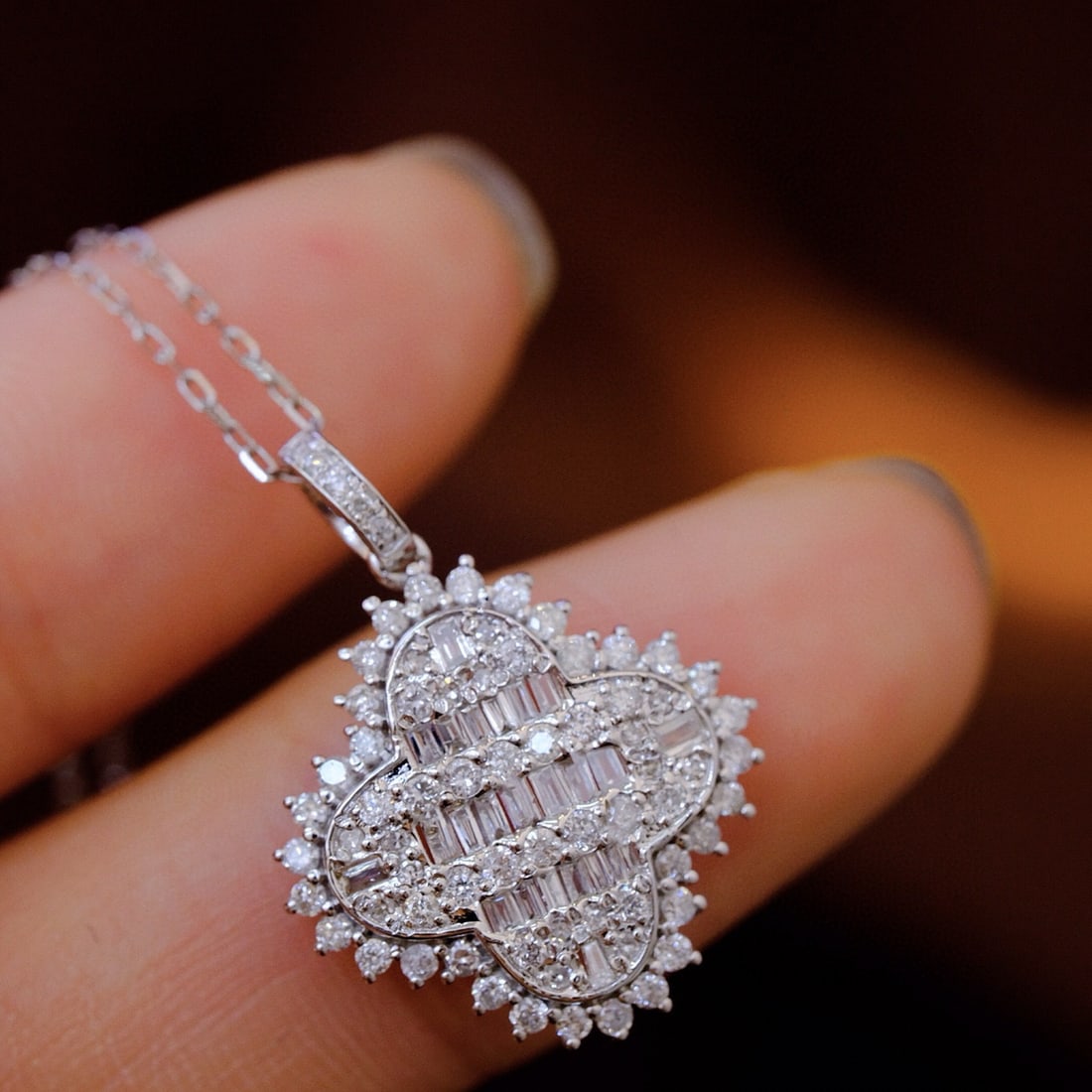 14k Gold 0.75 Ct Natural H Diamond Pendant( Without Chain ): Ref:231047238 // gold content:14k gold // main gemstone:diamond // shape:multiply // carat weight:0. 75ct // clarity grade:vs-si // color:h // treatment:natural // High Estimate: 3300 Condition: New