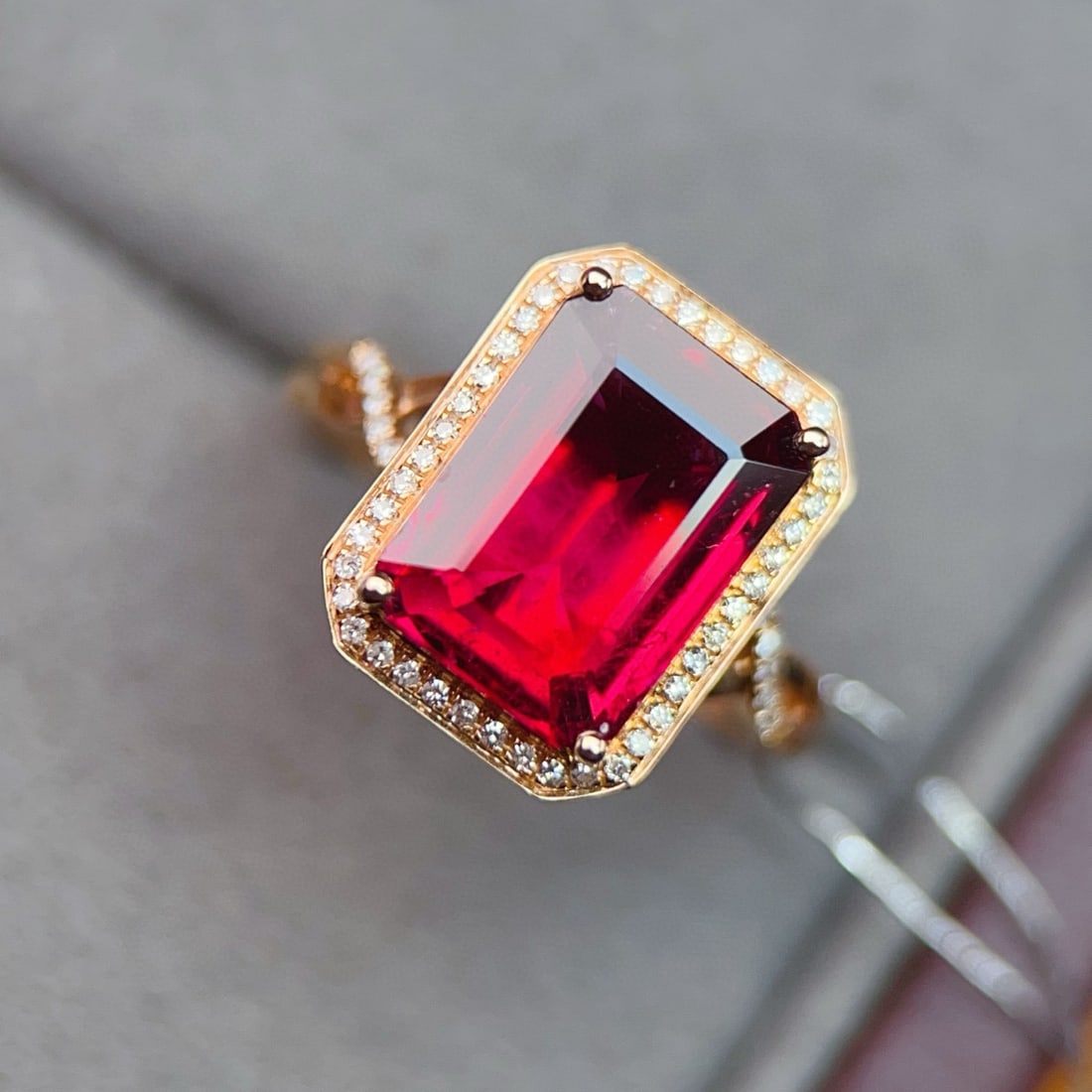 14k Gold 3.57 Ctw Natural Tourmaline & Diamond Ring: Ref:231047250 // gold content:14k gold // ring size:7. 25us // // main gemstone:tourmaline // shape:octagonal // carat weight:3. 4ct // color:red // treatment:natural // // adjacent gemstone 2 : diamo
