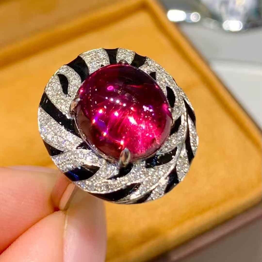 14k Gold 6 Ct Natural Tourmaline & Diamond Ring: Ref:231047252 // gold content:14k gold // ring size:7. 25us // // main gemstone:tourmaline // shape:oval // carat weight:6ct // color:red // treatment:natural // // adjacent gemstone 2 : diamond //