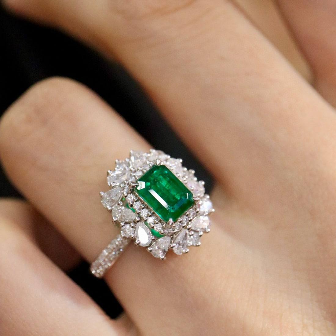 14k Gold 1.94 Ctw Vivid Green Natural Emerald & Diamond Ring - 4