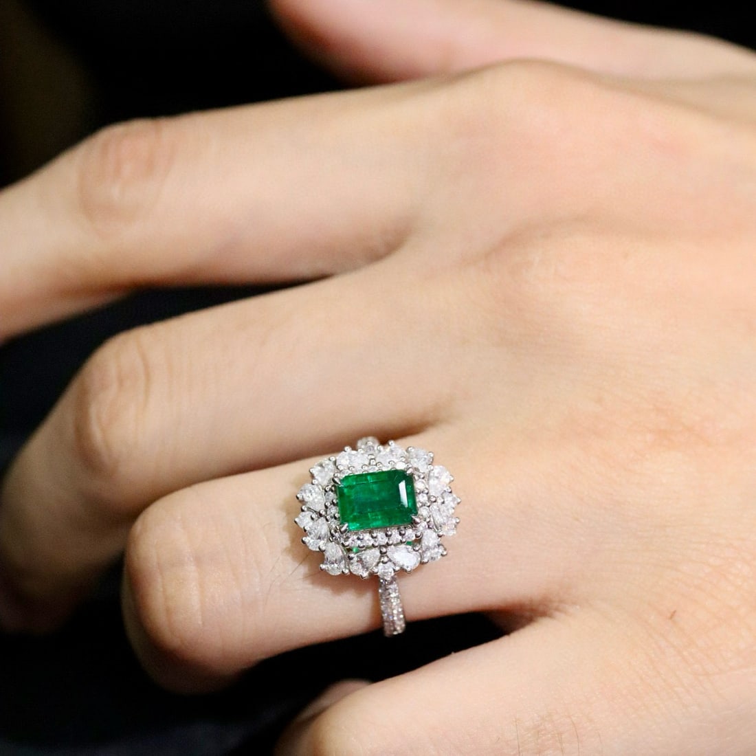 14k Gold 1.94 Ctw Vivid Green Natural Emerald & Diamond Ring - 5
