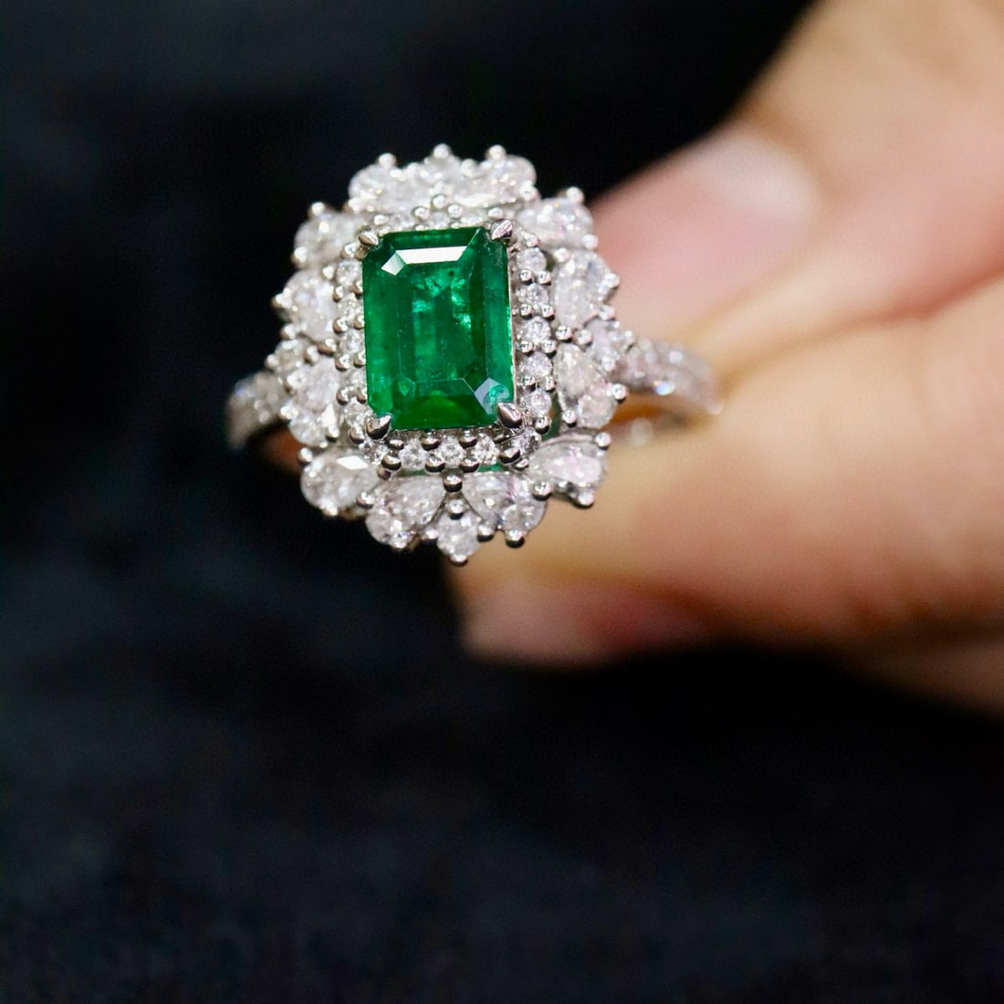 14k Gold 1.94 Ctw Vivid Green Natural Emerald & Diamond Ring - 6