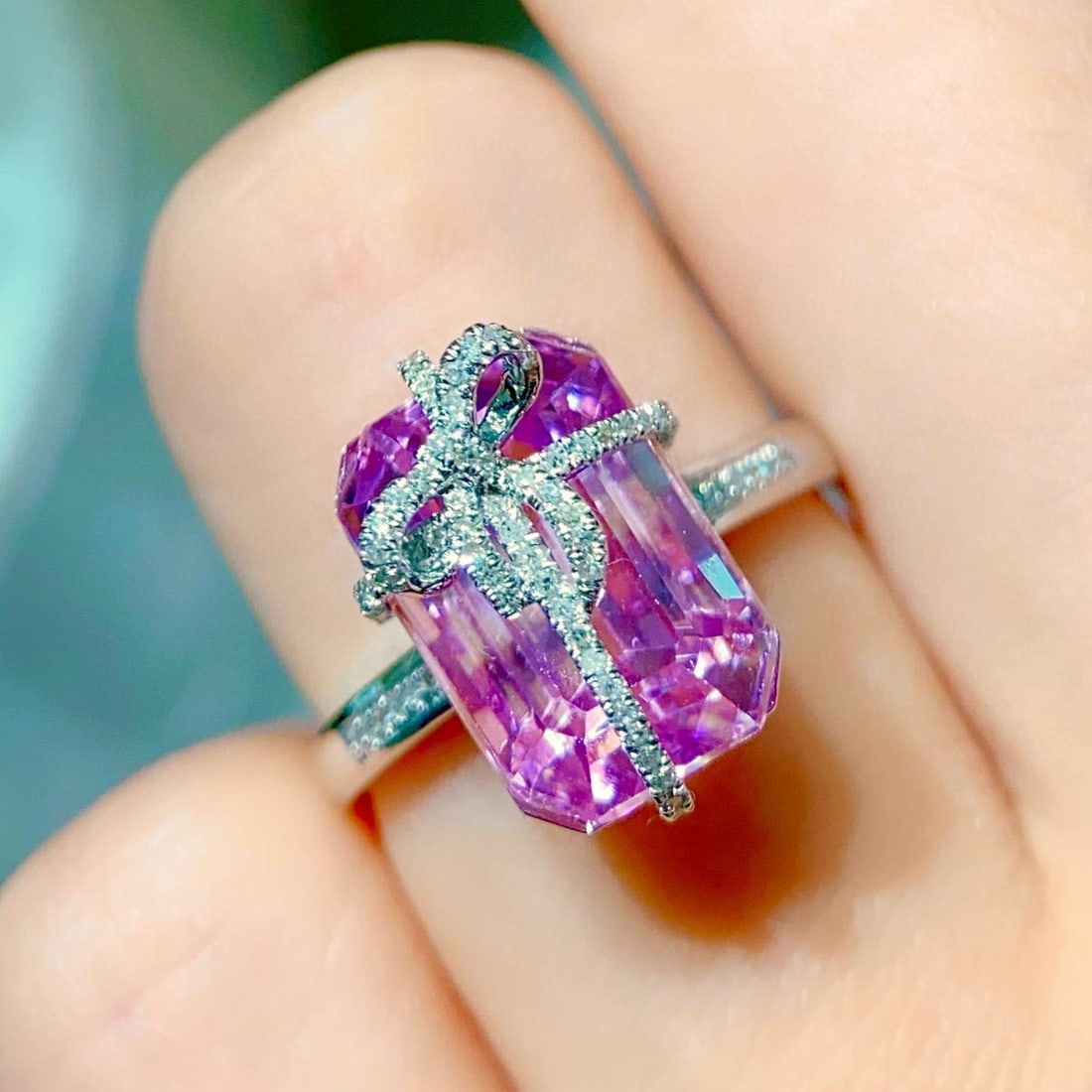 14k Gold 9.35 Ct Natural Kunzite & Diamond Ring - 5