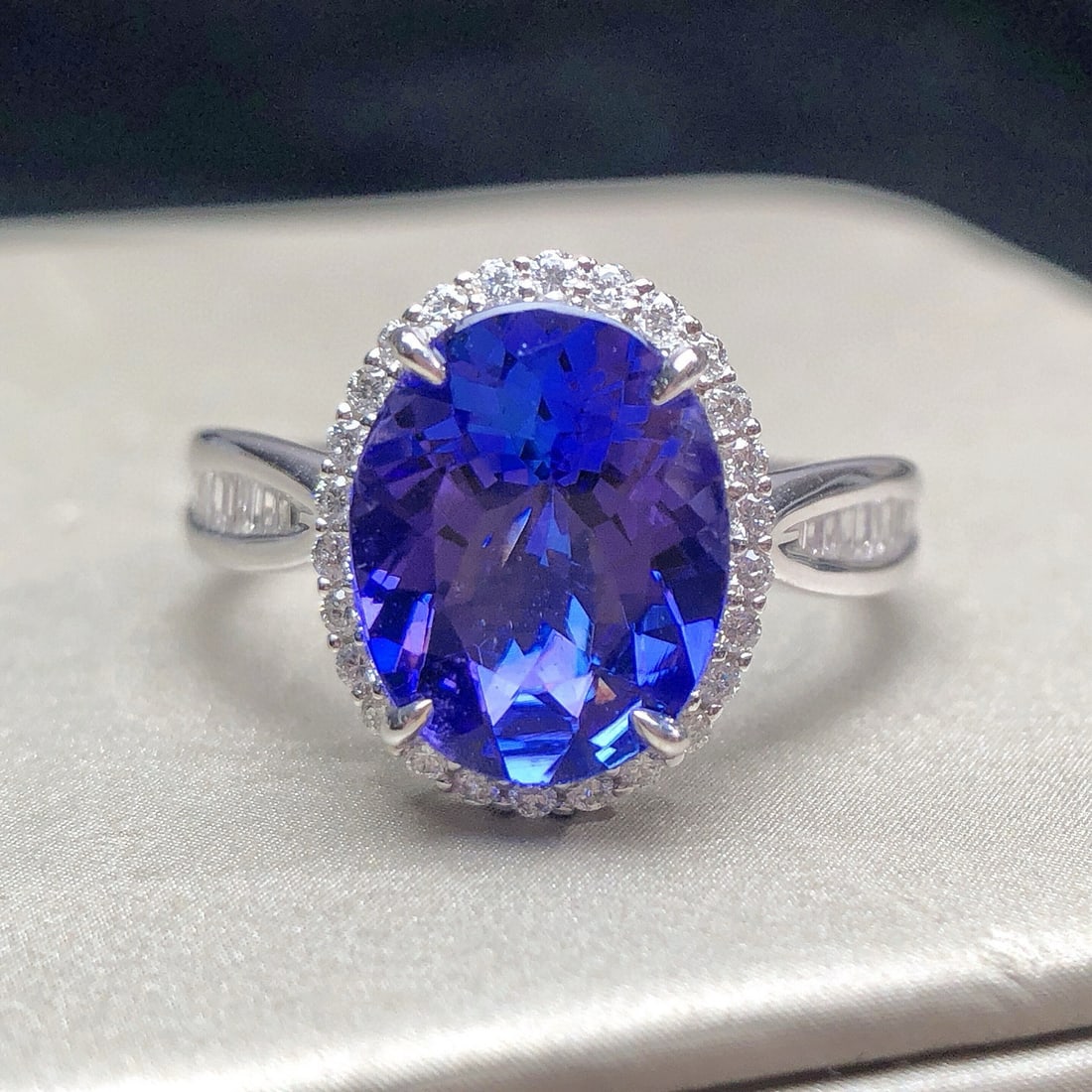 14k Gold 3.45 Ctw Natural Tanzanite & Diamond Ring - 4