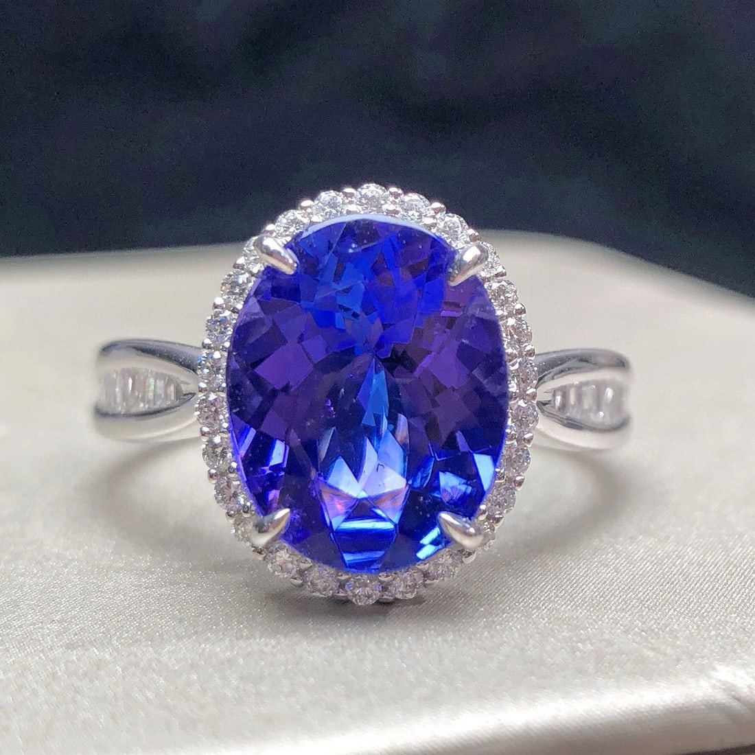 14k Gold 3.45 Ctw Natural Tanzanite & Diamond Ring - 6