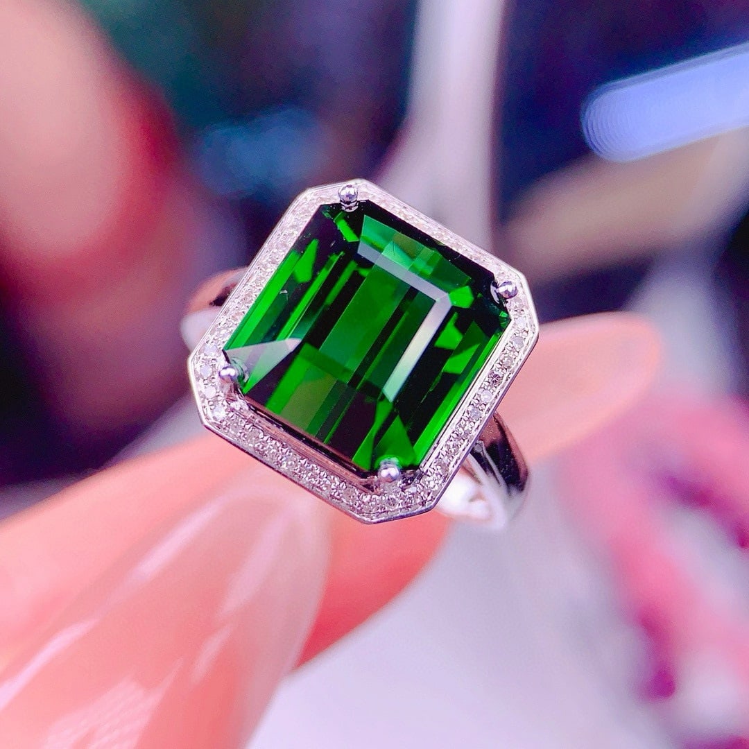 14k Gold 6.8 Ct Natural Tourmaline & Diamond Ring: Ref:231048085 // gold content:14k gold // ring size:7. 25us // // main gemstone:tourmaline // shape:octagonal // carat weight:6. 8ct // color:green // treatment:natural // // adjacent gemstone 2 : dia