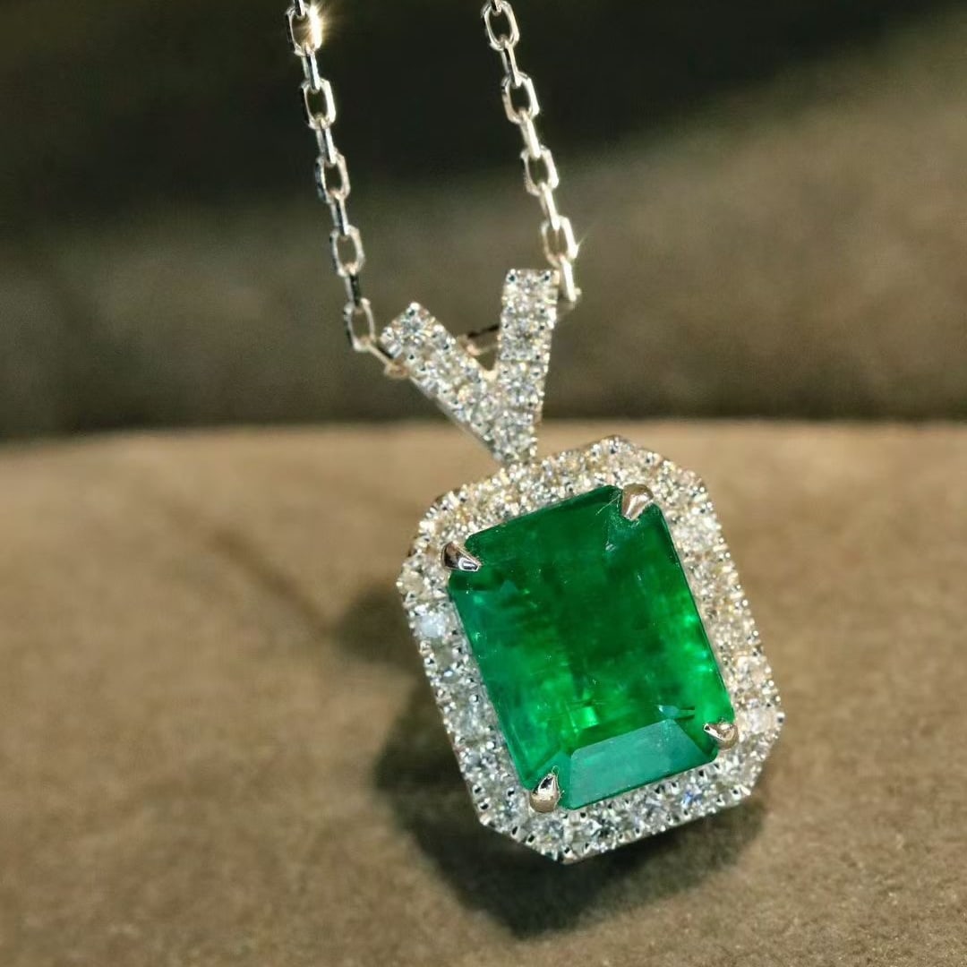 14k Gold 1.64 Ctw Vivid Green Natural Emerald & Diamond Necklace - 3