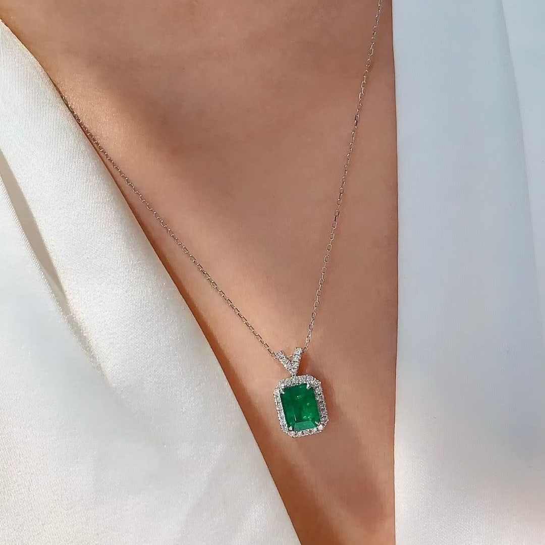 14k Gold 1.64 Ctw Vivid Green Natural Emerald & Diamond Necklace - 4