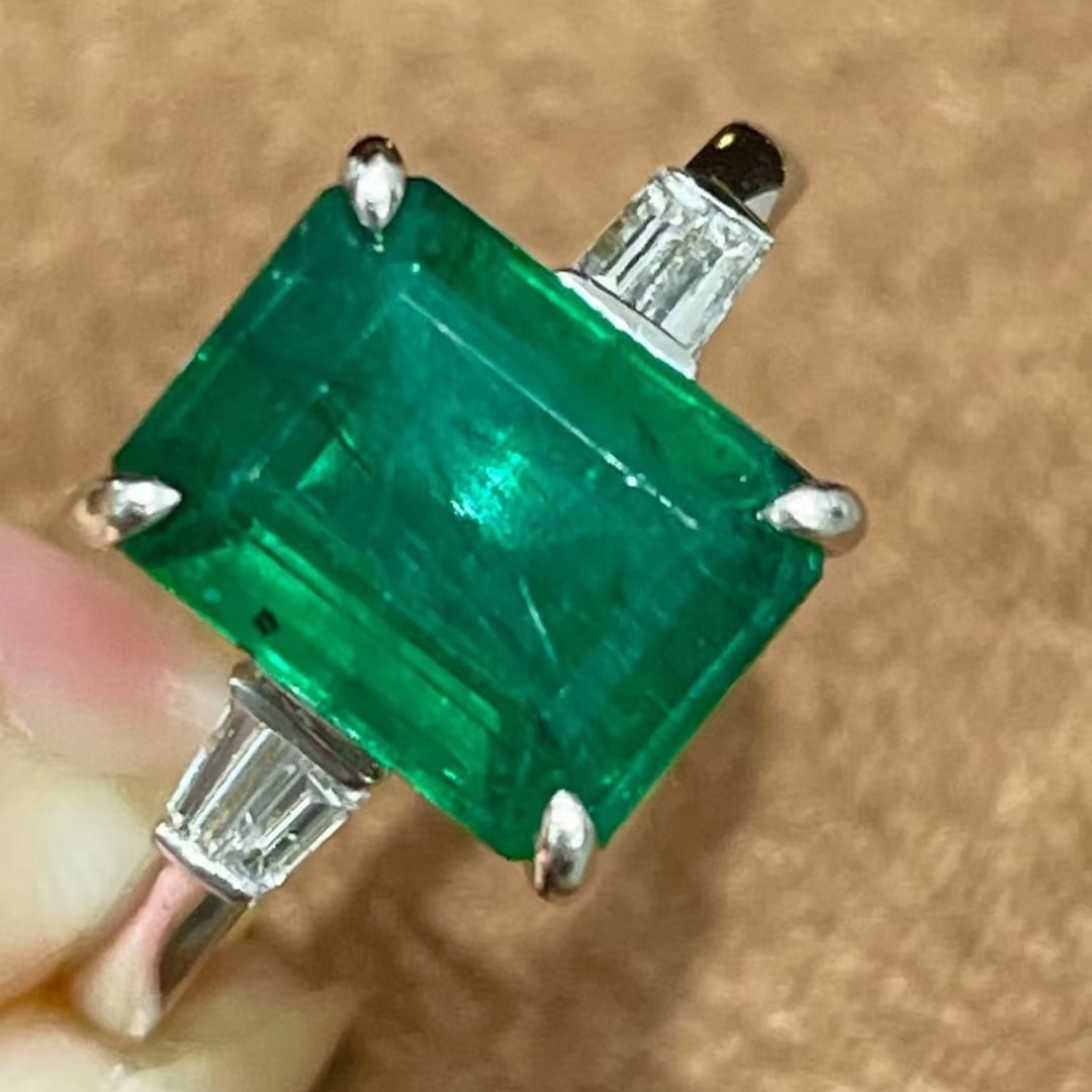 14k Gold 2.9 Ct Vivid Green Natural Emerald & Diamond Ring - 2