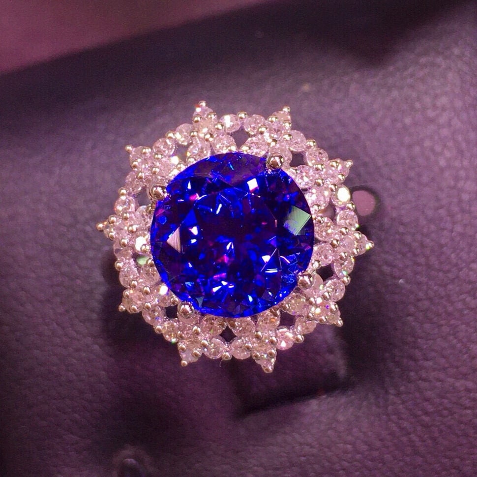 14k Gold 4.85 Ct Natural Tanzanite & Diamond Ring - 4