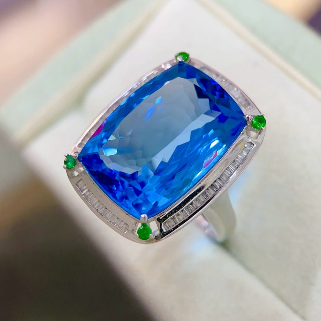 14k Gold 18.3 Ct Natural Topaz & Diamond & Tsavorite Ring - 4