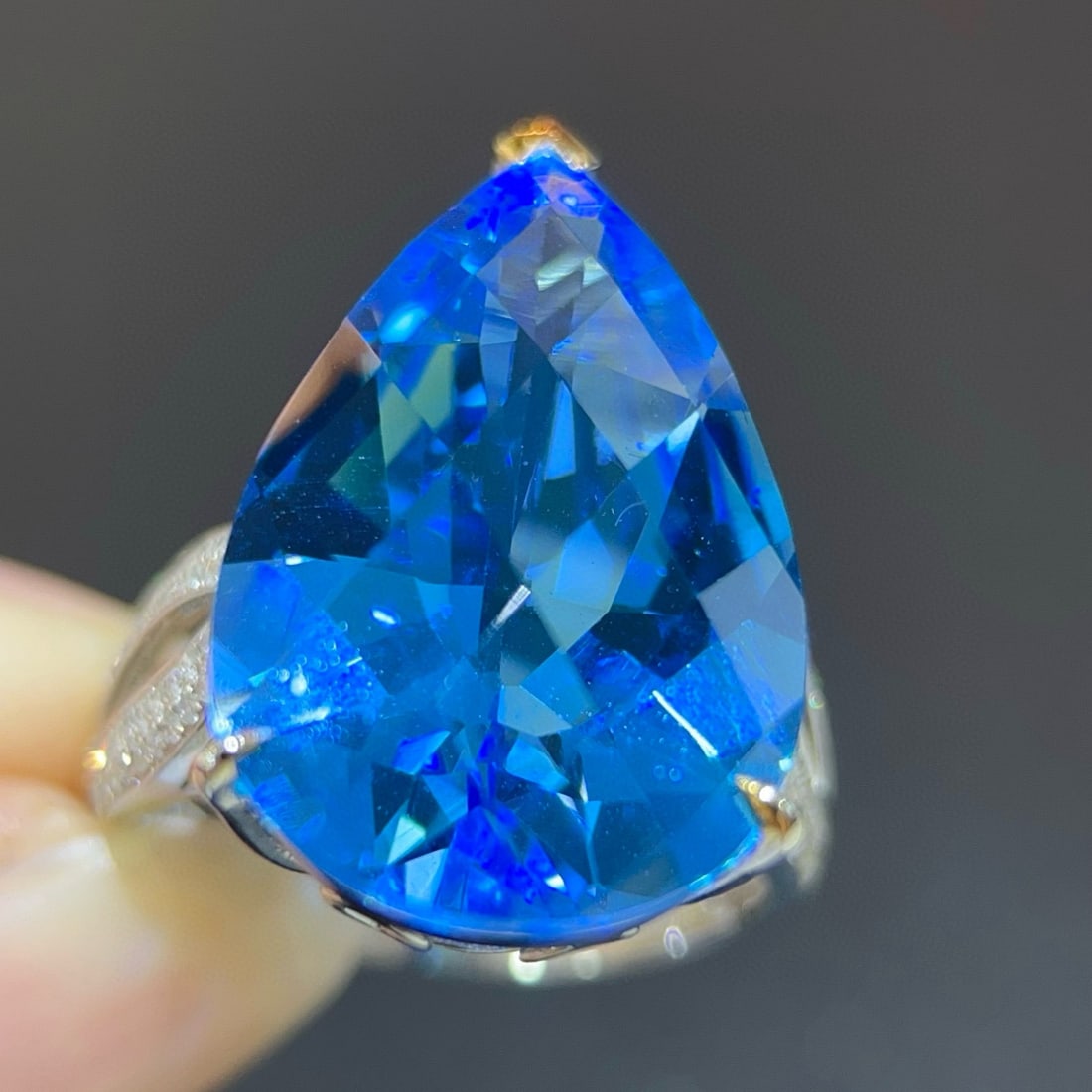 14k Gold 16.94 Ctw Natural Topaz & Diamond Ring - 3