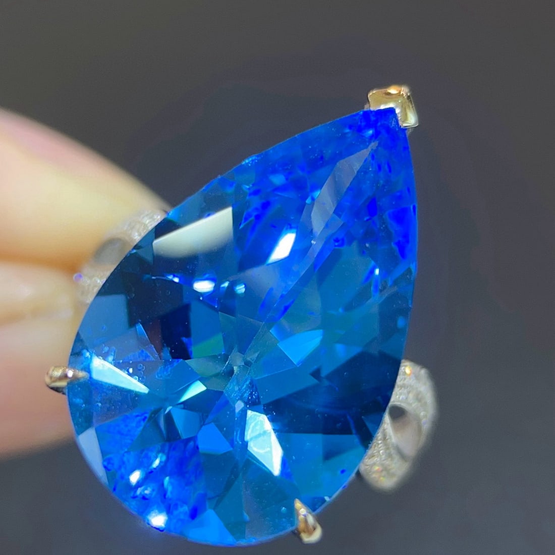 14k Gold 16.94 Ctw Natural Topaz & Diamond Ring - 4