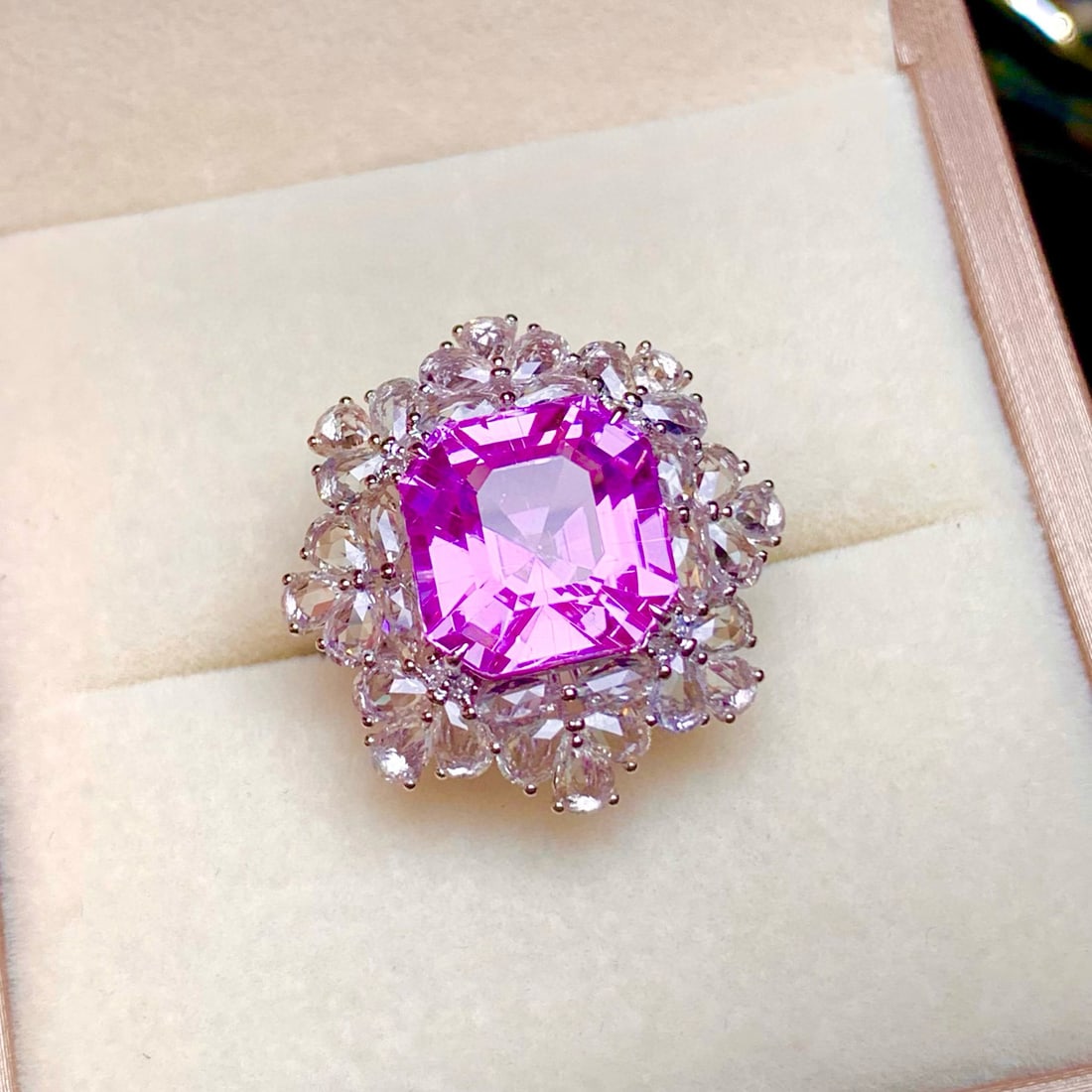 14k Gold 9.3 Ct Natural Kunzite & Diamond & Sapphire Ring - 4